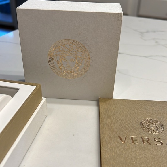 Versace ladies watch two tone gold and silver - Picture 4 of 7